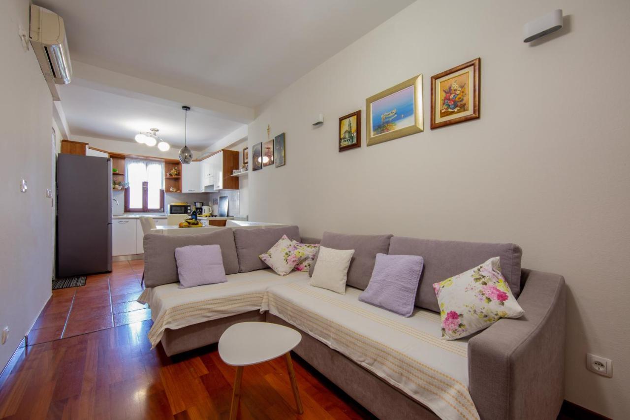 Mime Apartment Split Bagian luar foto