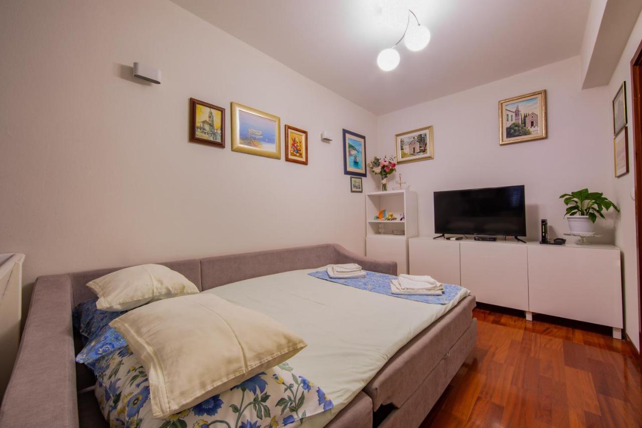 Mime Apartment Split Bagian luar foto