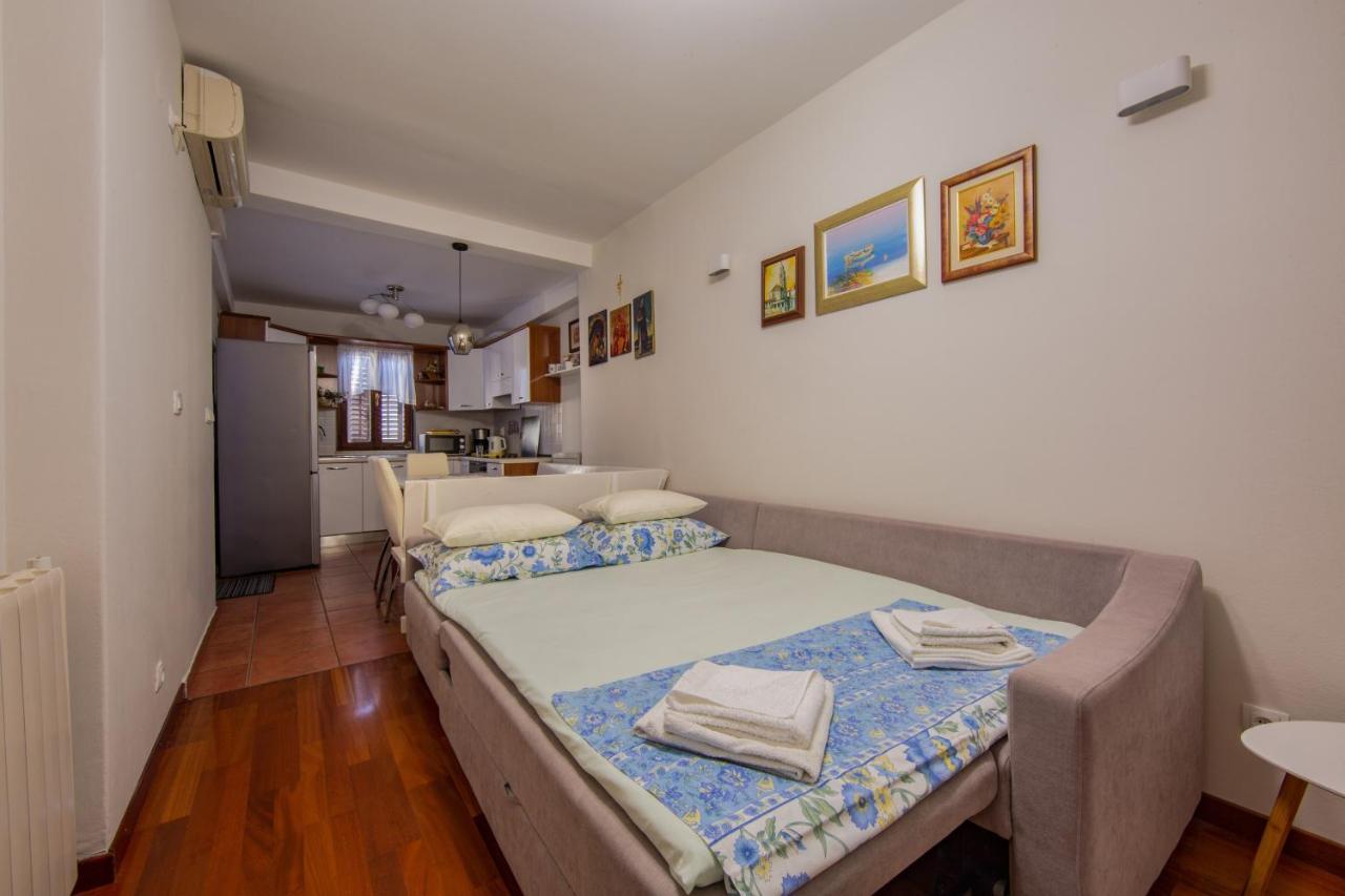 Mime Apartment Split Bagian luar foto