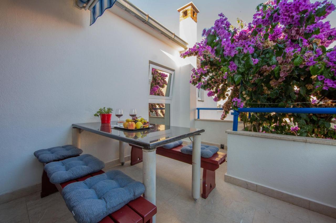 Mime Apartment Split Bagian luar foto
